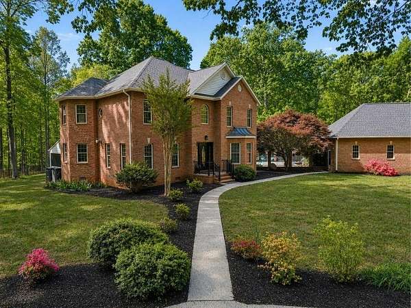 12 Acres of Land with Home for Sale in Powhatan, Virginia