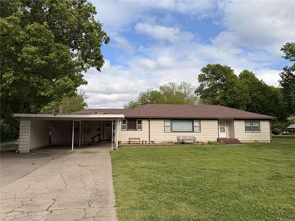 2 Acres of Land with Home for Sale in Pittsburg, Kansas