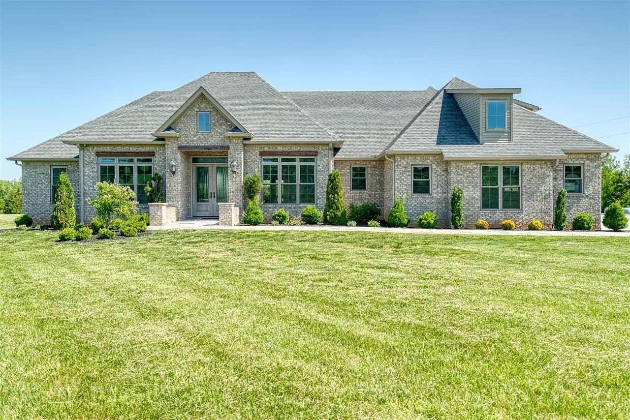 8.48 Acres of Land with Home for Sale in Auburn, Kentucky