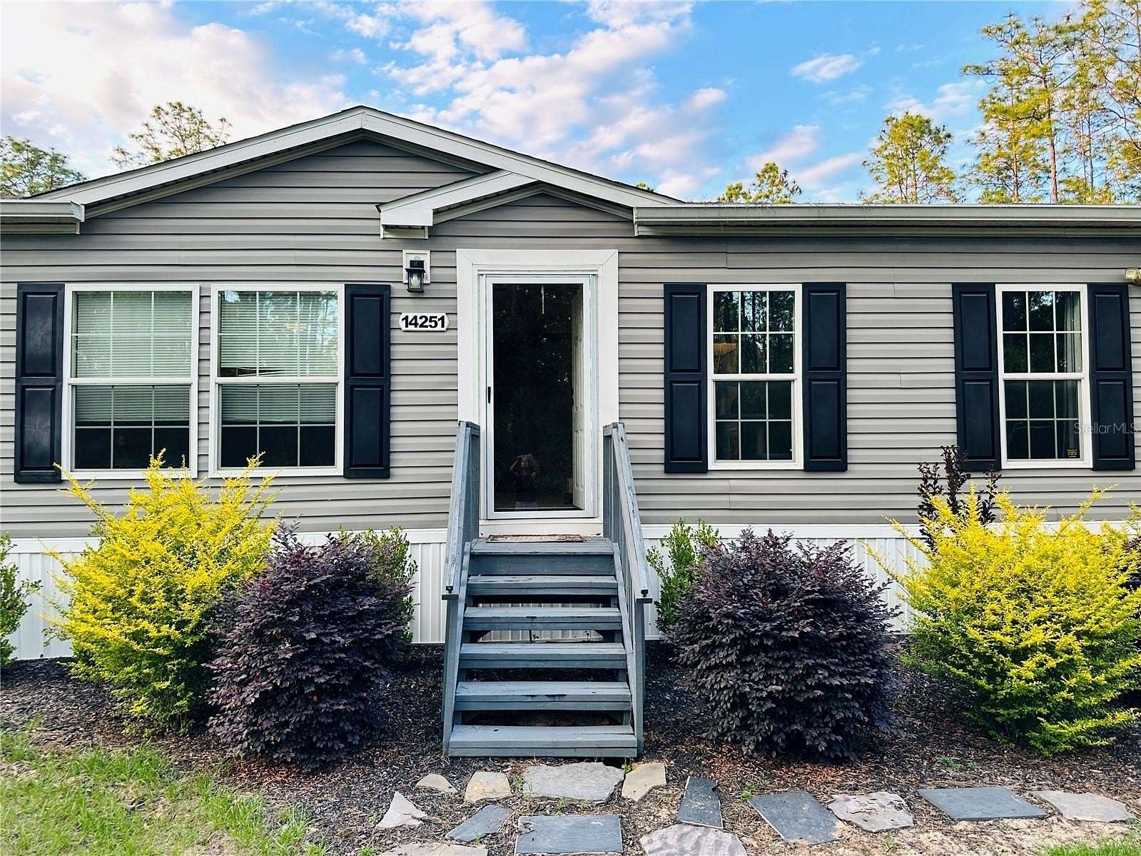 2.5 Acres of Land with Home for Sale in Morriston, Florida