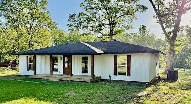 1.5 Acres of Land with Home for Sale in Pontotoc, Mississippi