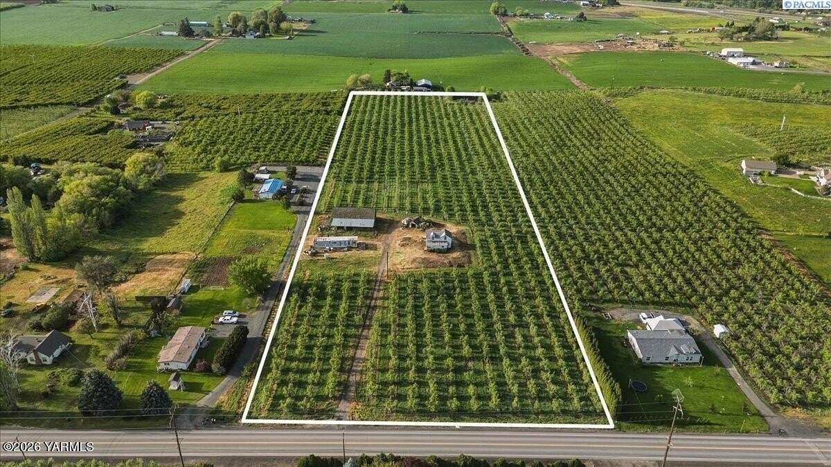 9.26 Acres of Land with Home for Sale in Granger, Washington