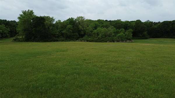 19 Acres of Agricultural Land for Sale in Bonham, Texas