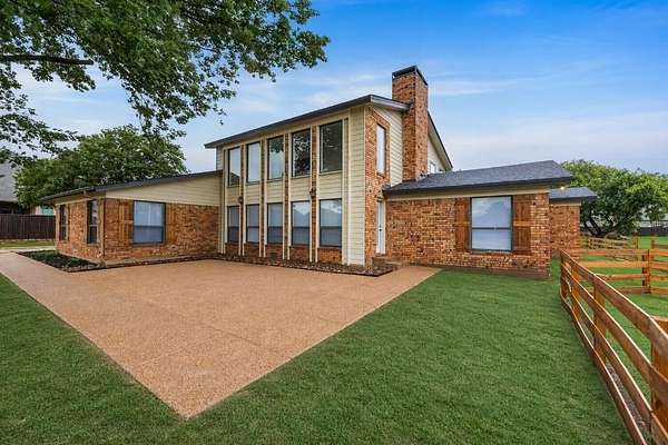 4.77 Acres of Land with Home for Sale in Grand Prairie, Texas