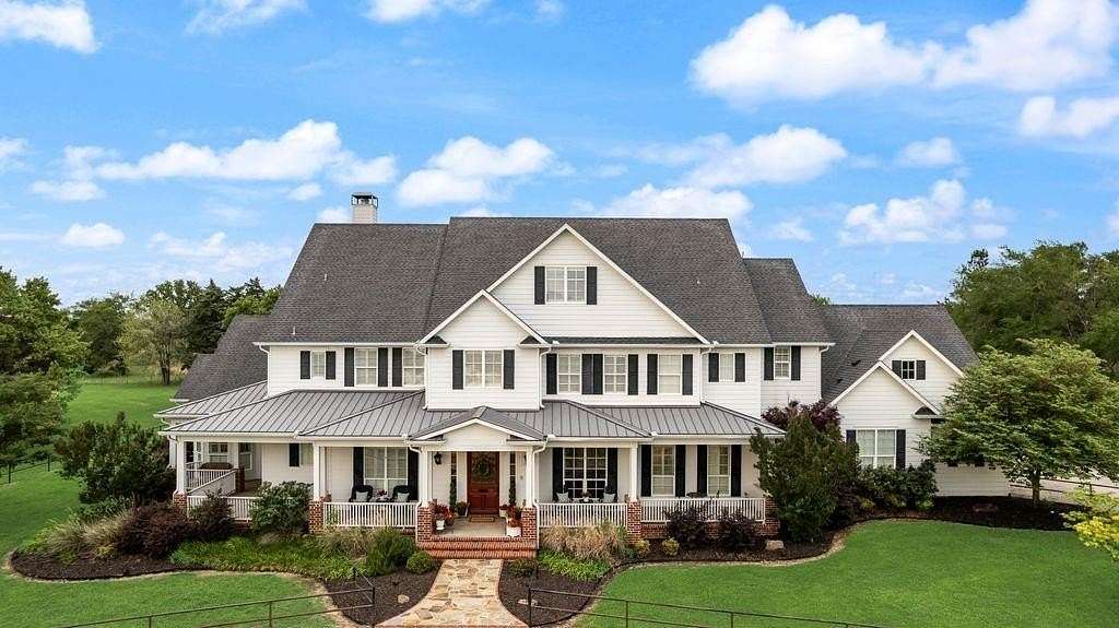 12.8 Acres of Land with Home for Sale in Poetry, Texas