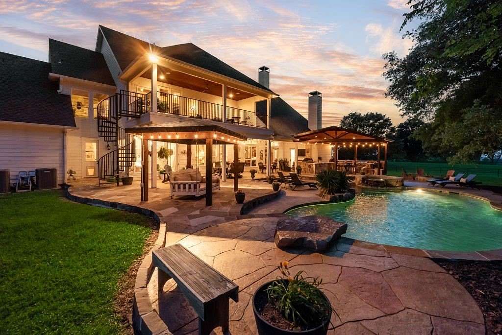 12.8 Acres of Land with Home for Sale in Poetry, Texas