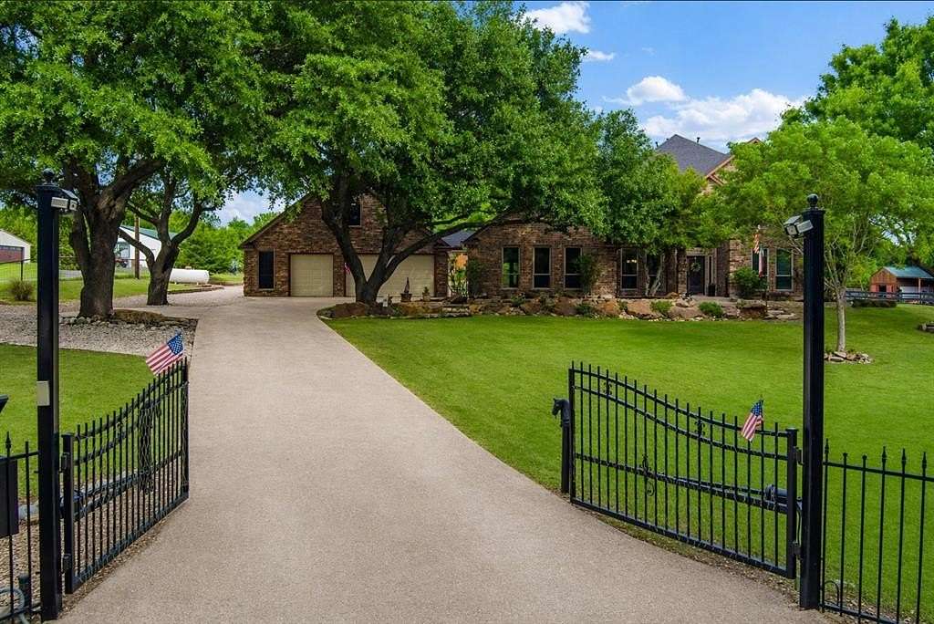 2.72 Acres of Land with Home for Sale in Lucas, Texas