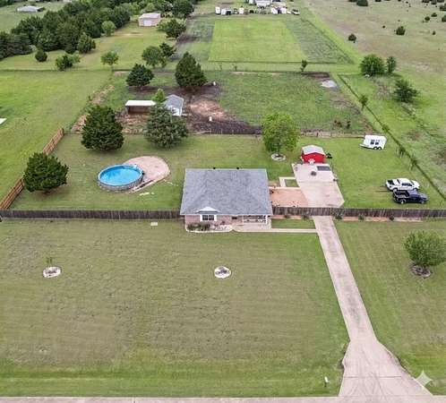 2 Acres of Land with Home for Sale in Red Oak, Texas