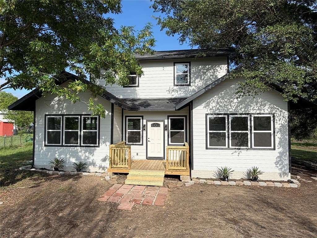 1.54 Acres of Land with Home for Sale in Quinlan, Texas