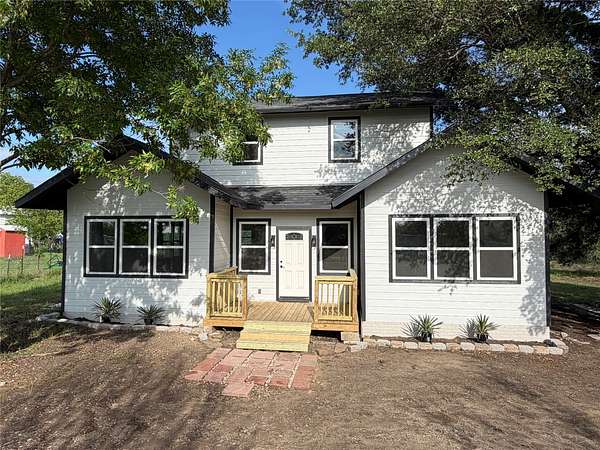 1.54 Acres of Land with Home for Sale in Quinlan, Texas