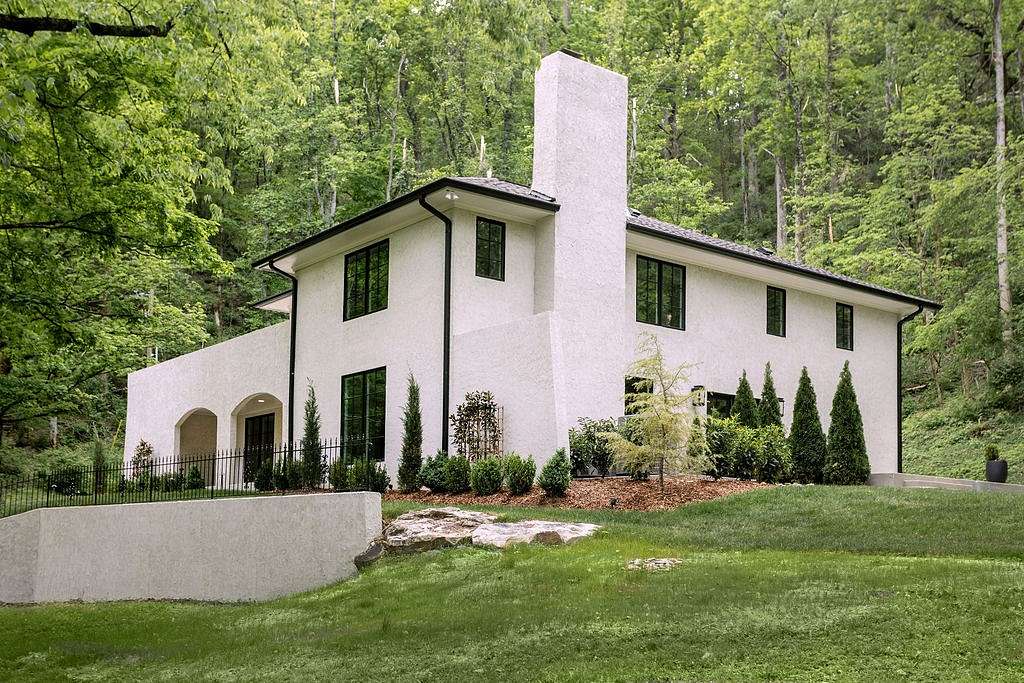 2.35 Acres of Land with Home for Sale in Nashville, Tennessee