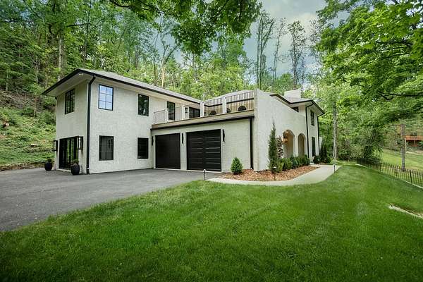 2.35 Acres of Land with Home for Sale in Nashville, Tennessee