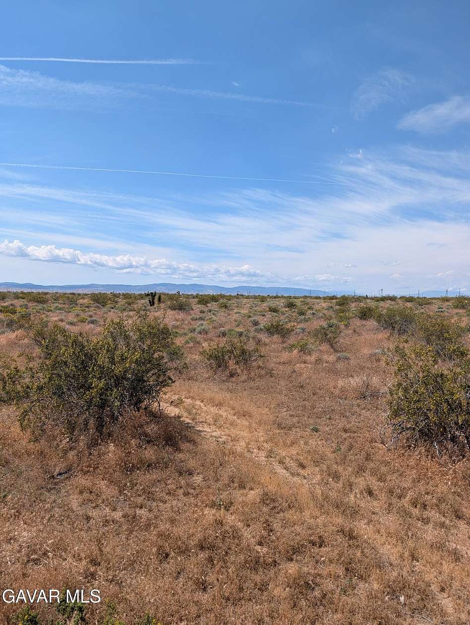 1.25 Acres of Mixed-Use Land for Sale in Rosamond, California