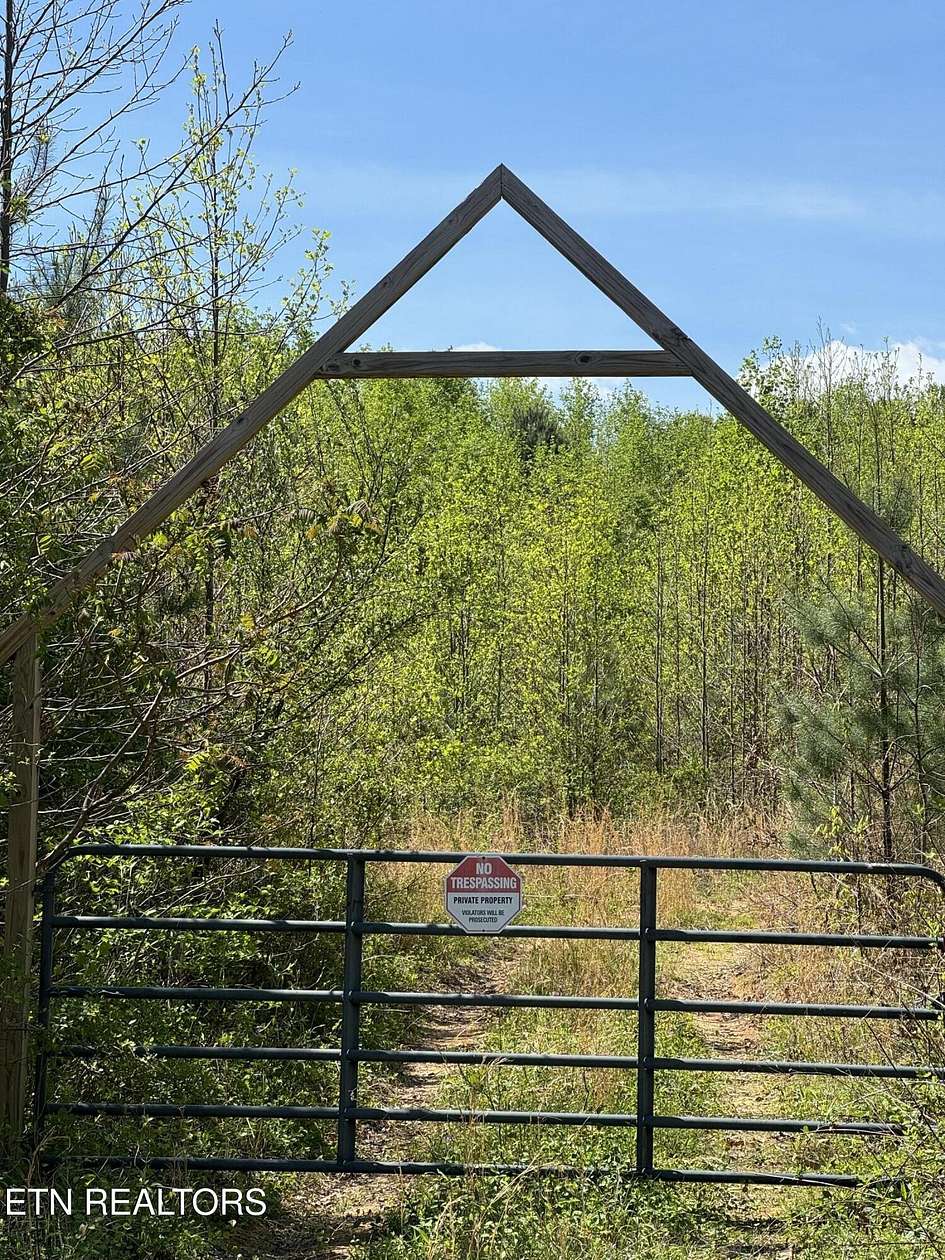 7.63 Acres of Residential Land for Sale in Sunbright, Tennessee