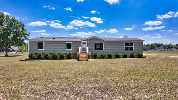 1.5 Acres of Land with Home for Sale in Moultrie, Georgia