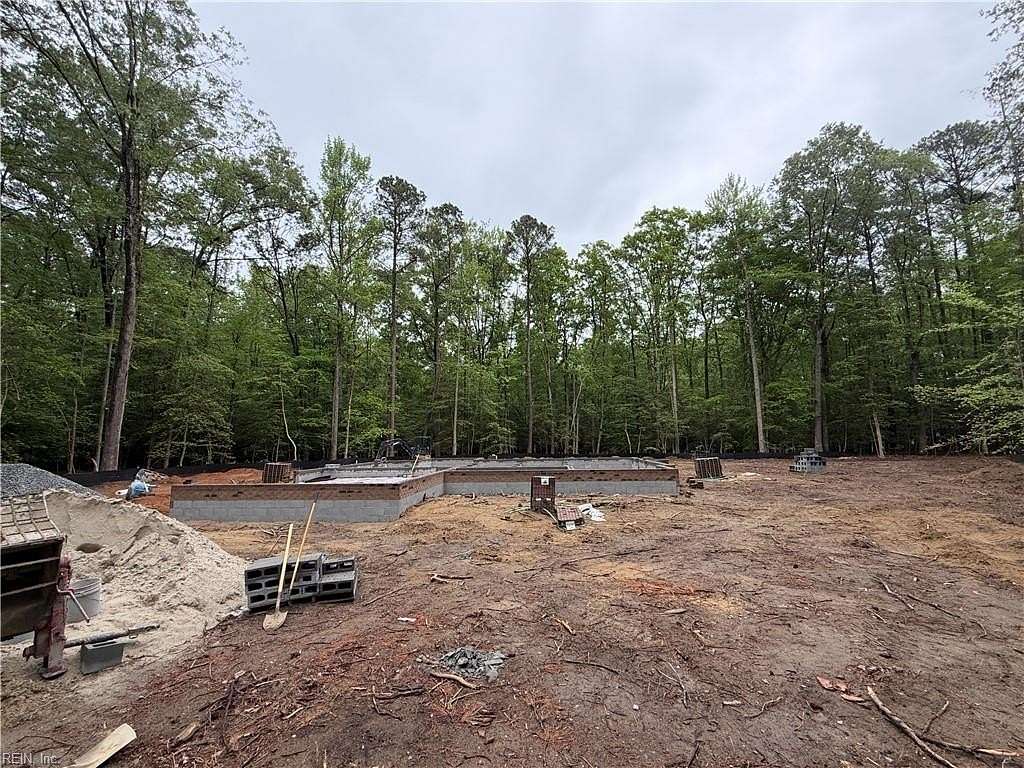 2.77 Acres of Land with Home for Sale in Gloucester, Virginia