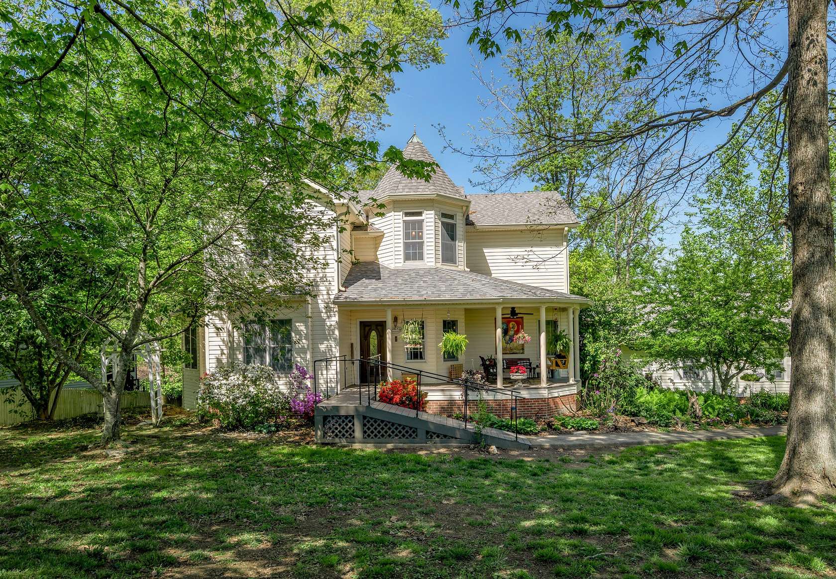 2.18 Acres of Land with Home for Sale in Lancaster, Kentucky