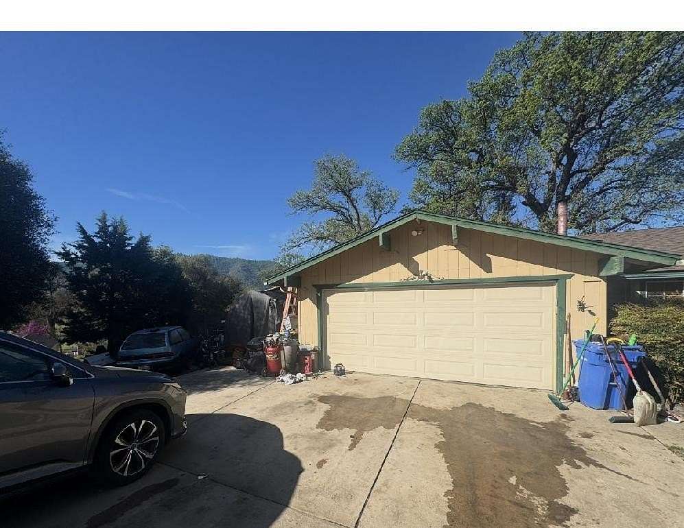 2.38 Acres of Land with Home for Sale in Ahwahnee, California
