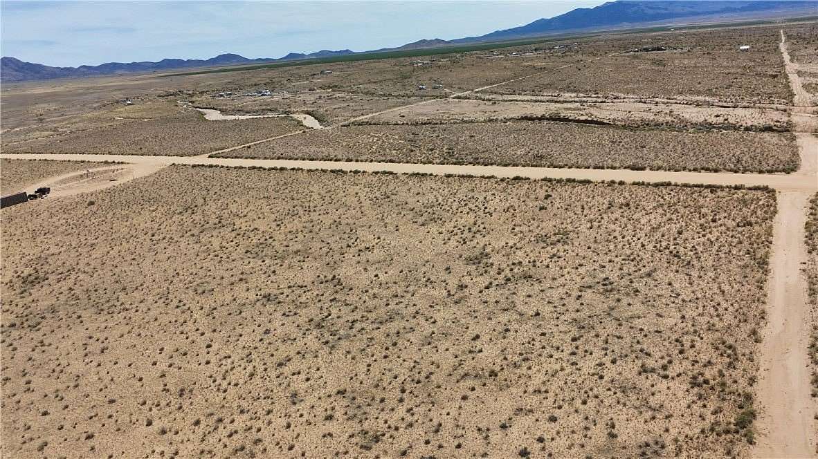 1.33 Acres of Commercial Land for Sale in Kingman, Arizona