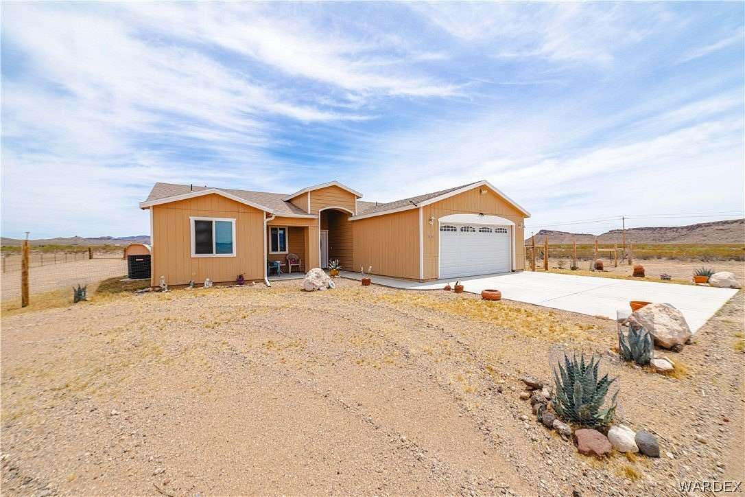2.5 Acres of Land with Home for Sale in Golden Valley, Arizona
