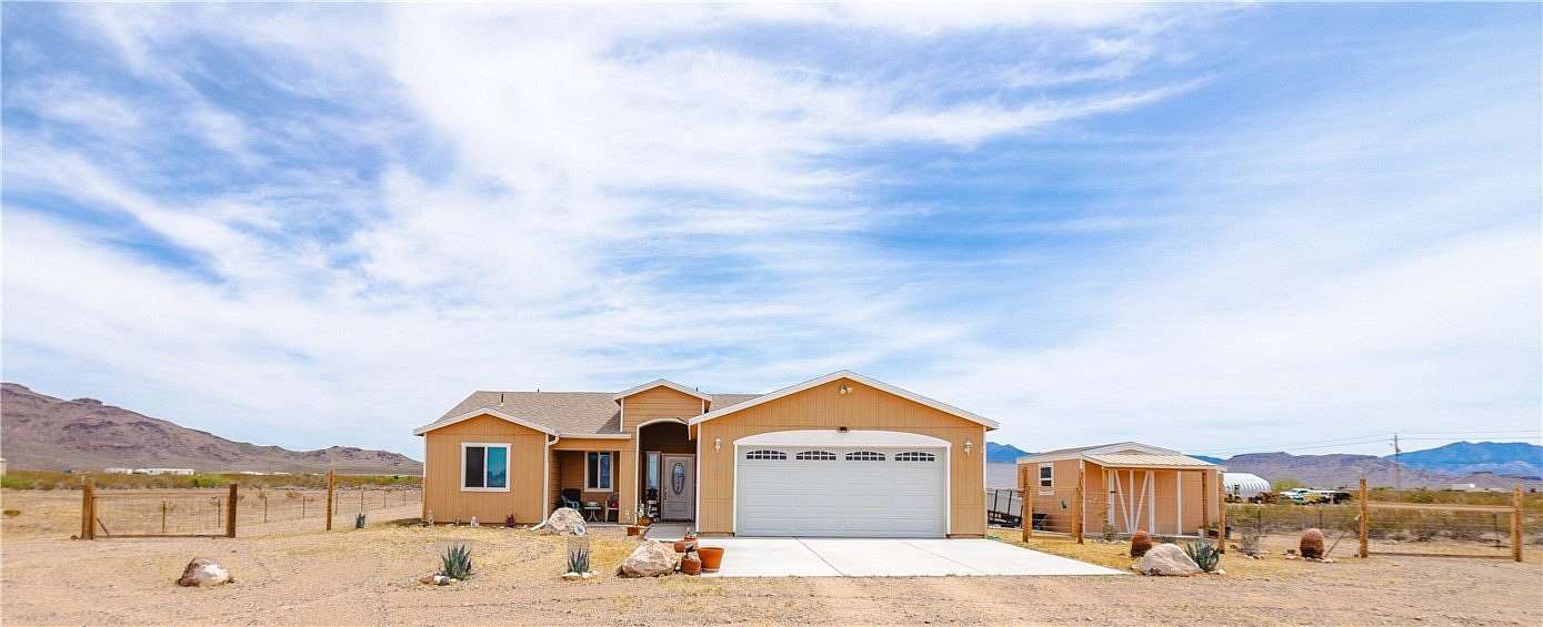 2.5 Acres of Land with Home for Sale in Golden Valley, Arizona