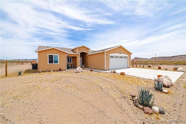2.5 Acres of Land with Home for Sale in Golden Valley, Arizona