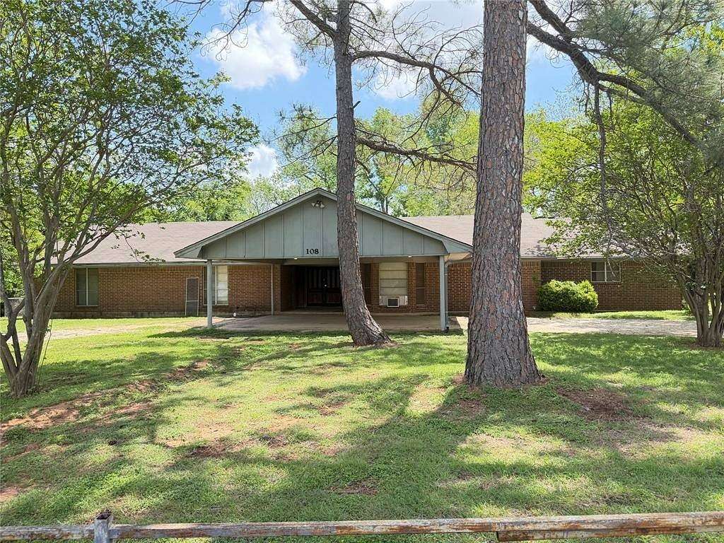 1.6 Acres of Land with Home for Sale in Robinson, Texas