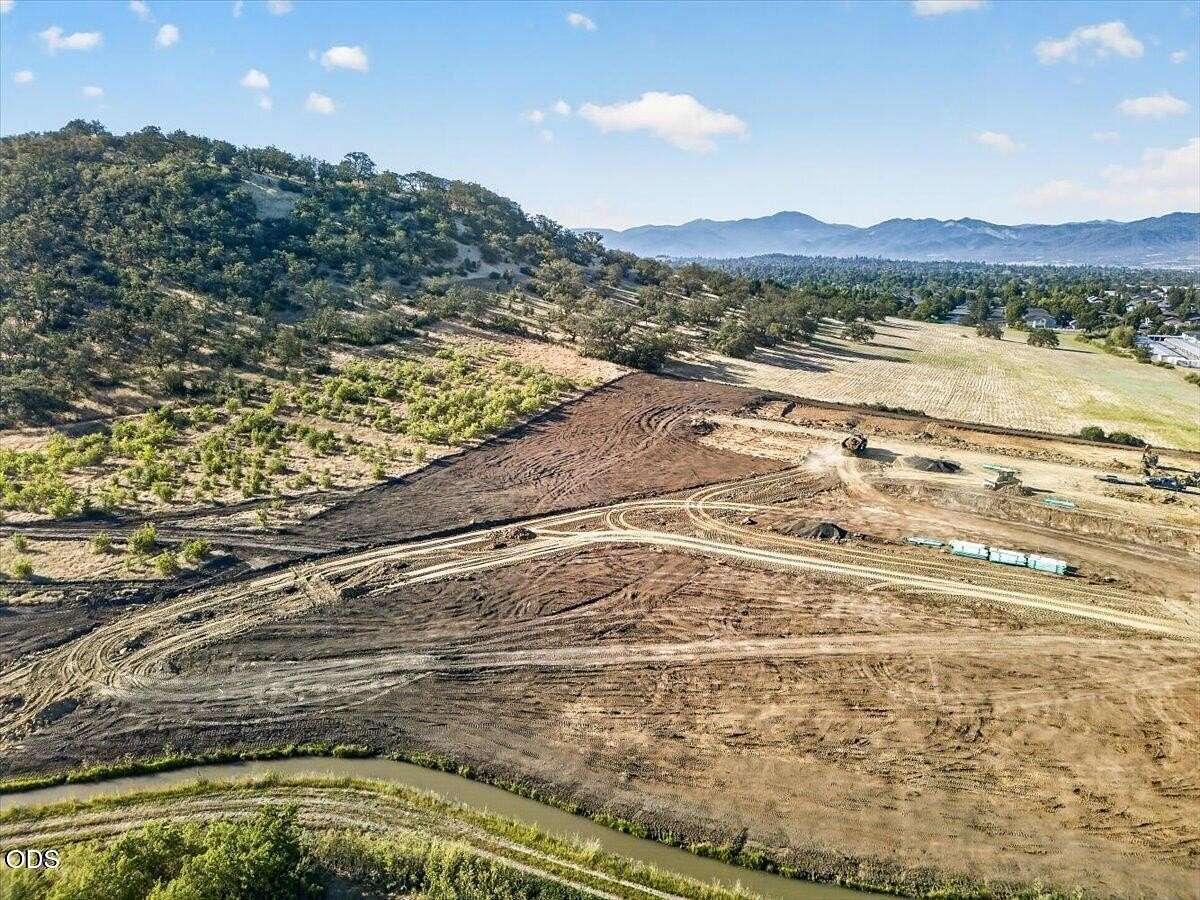 13.5 Acres of Mixed-Use Land for Sale in Medford, Oregon
