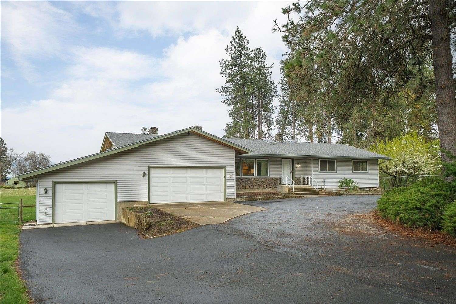 3.16 Acres of Land with Home for Sale in Spokane, Washington