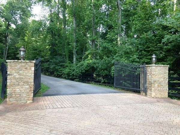 0.87 Acres of Residential Land for Sale in Jamestown, Kentucky