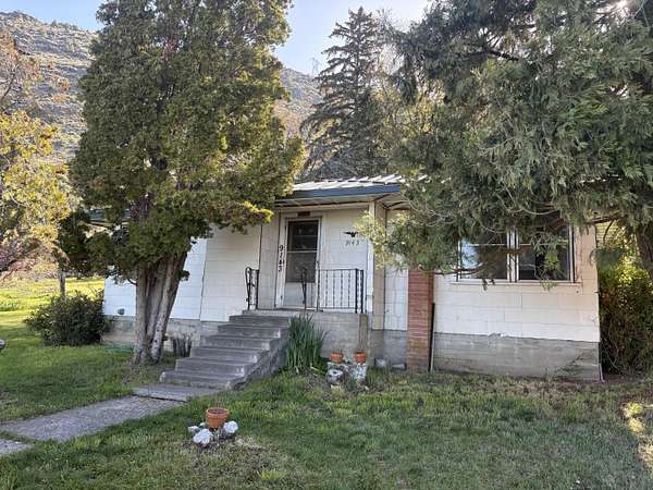 2.65 Acres of Land with Home for Sale in Klamath Falls, Oregon