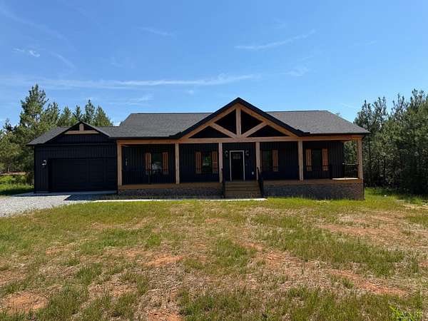 2.16 Acres of Land with Home for Sale in Pamplin City, Virginia