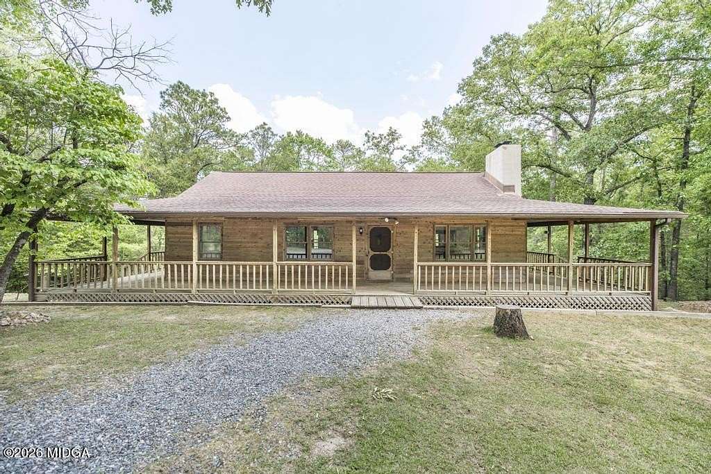 4.6 Acres of Land with Home for Sale in Byron, Georgia