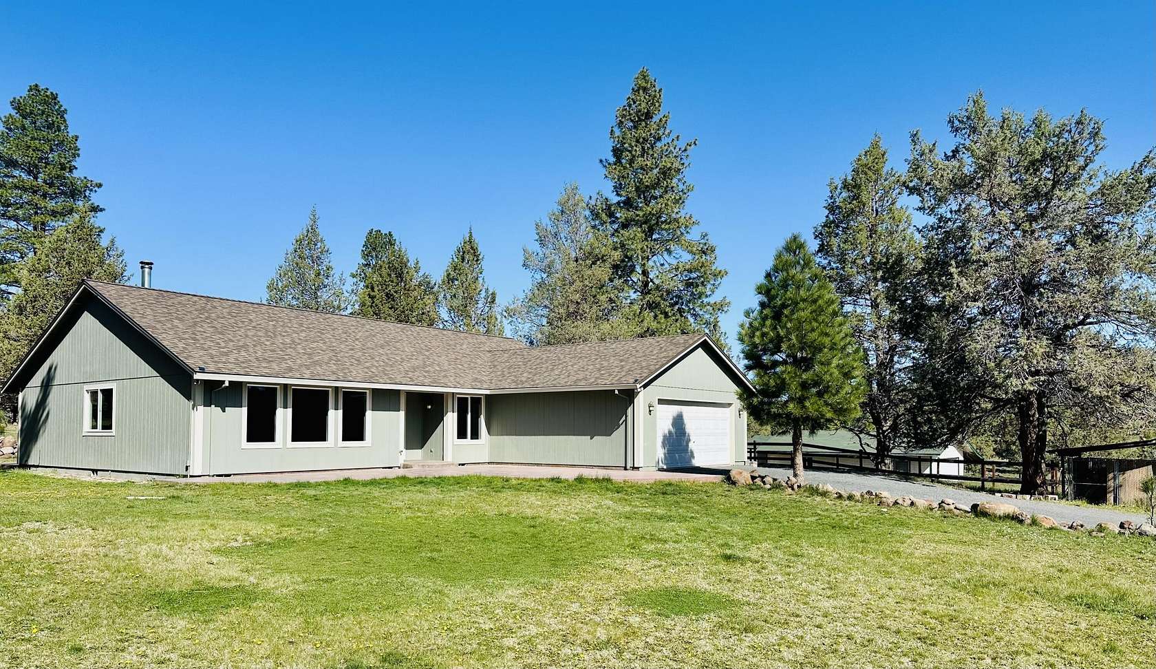 2.55 Acres of Land with Home for Sale in Klamath Falls, Oregon