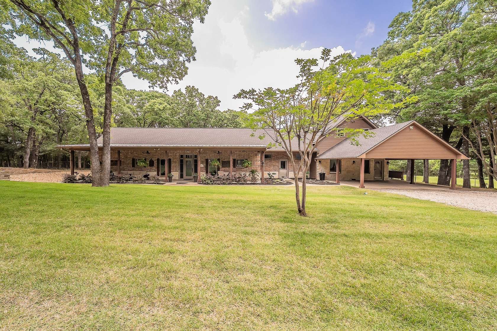 7 Acres of Land with Home for Sale in Poetry, Texas
