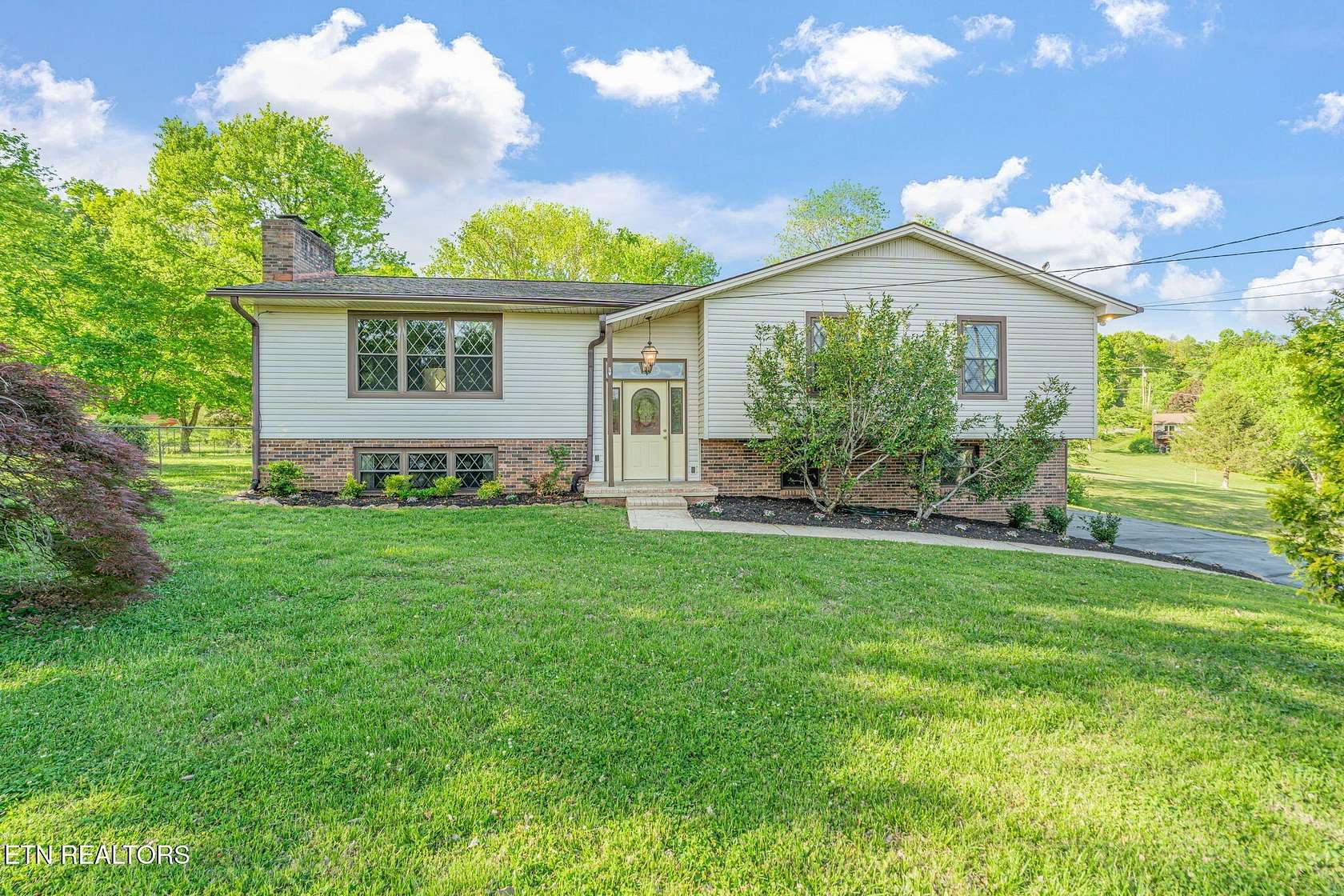 1.76 Acres of Land with Home for Sale in Oak Ridge, Tennessee