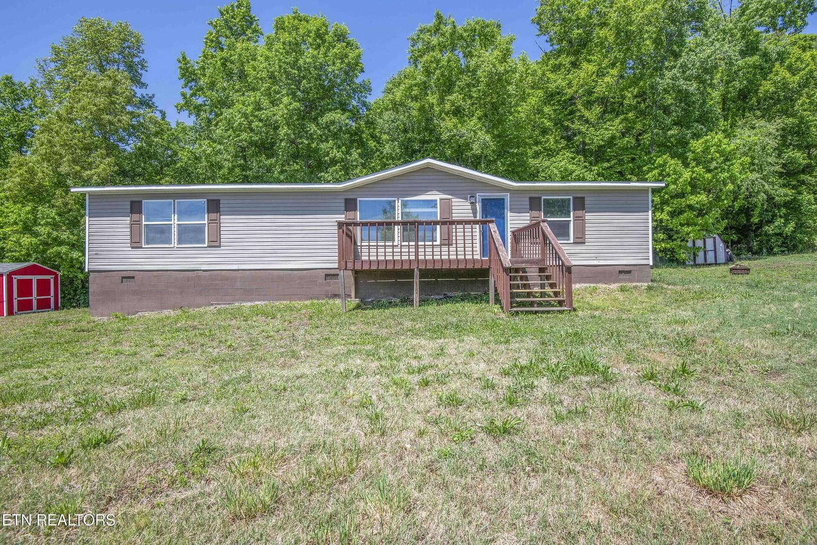 9.4 Acres of Land with Home for Sale in Clinton, Tennessee