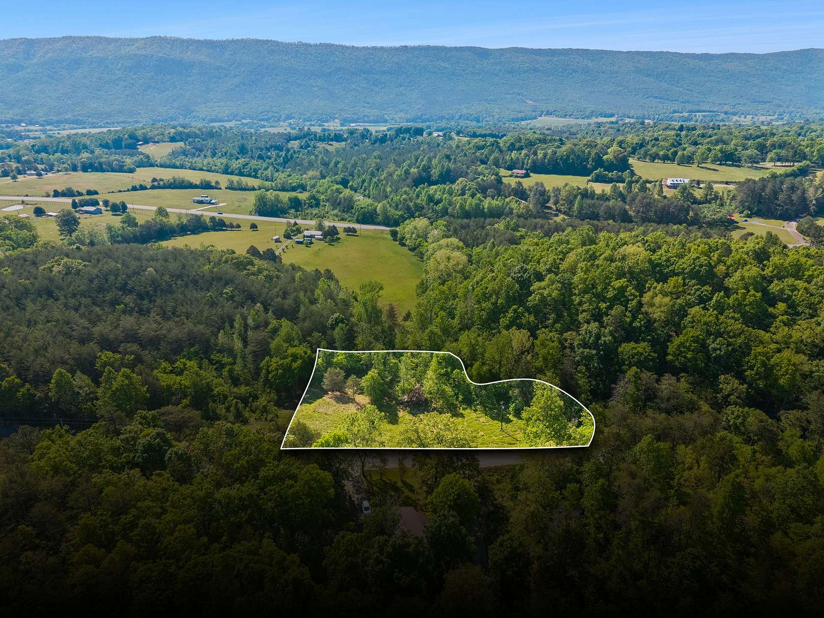 1 Acre of Residential Land for Sale in Etowah, Tennessee