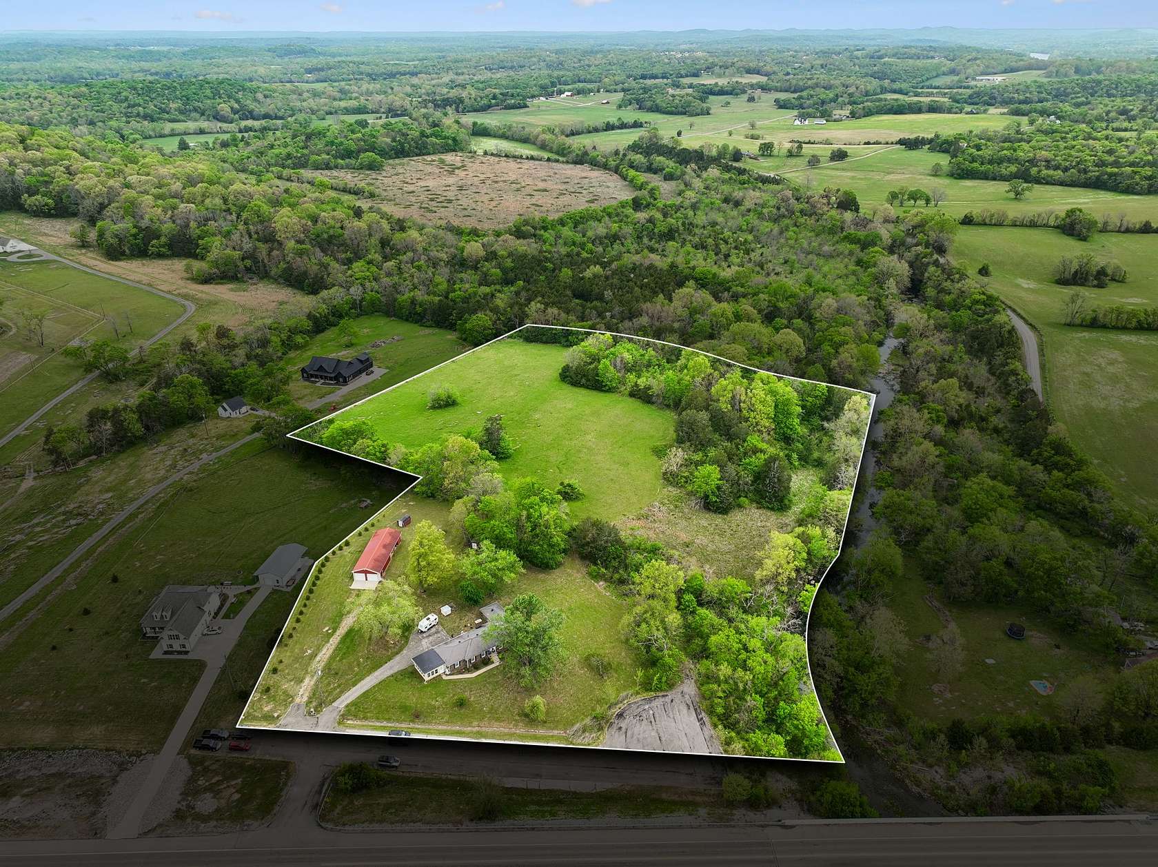 10 Acres of Land with Home for Sale in Lebanon, Tennessee