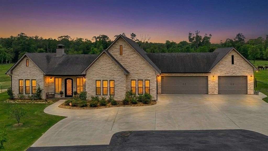 12.6 Acres of Land with Home for Sale in Lufkin, Texas