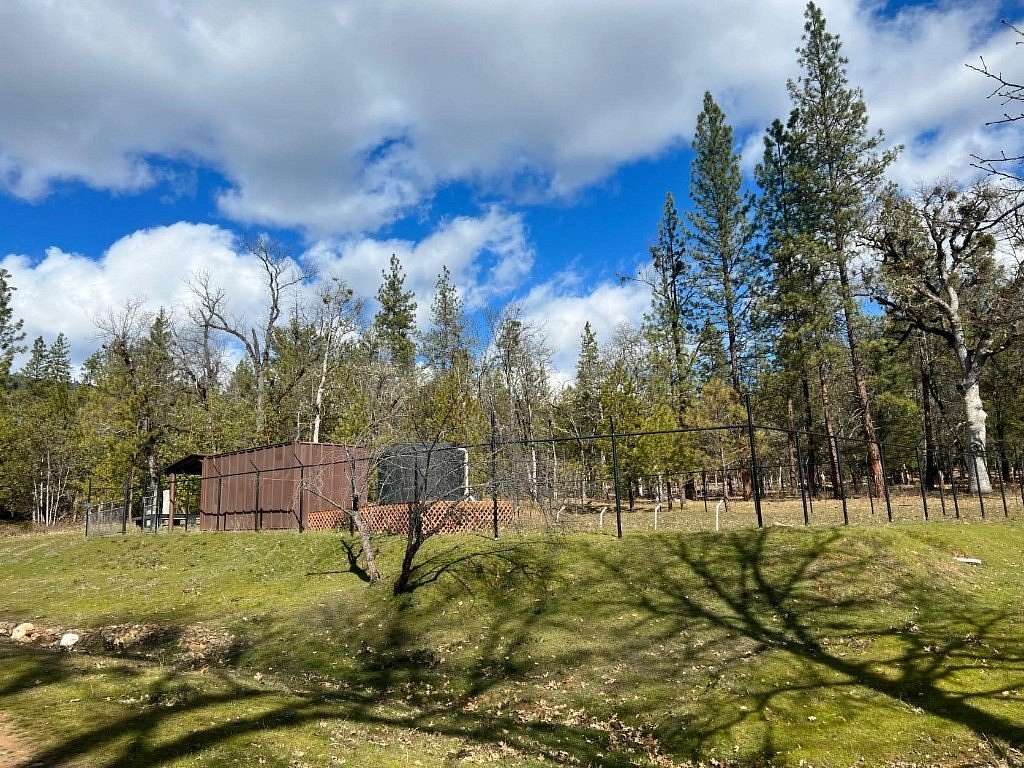 6 Acres of Land for Sale in Seiad Valley, California