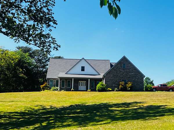 18 Acres of Land with Home for Sale in Albany, Kentucky