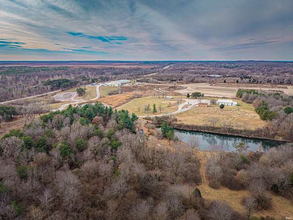 31 Acres of Recreational & Residential Land for Sale in Lynnville, Indiana