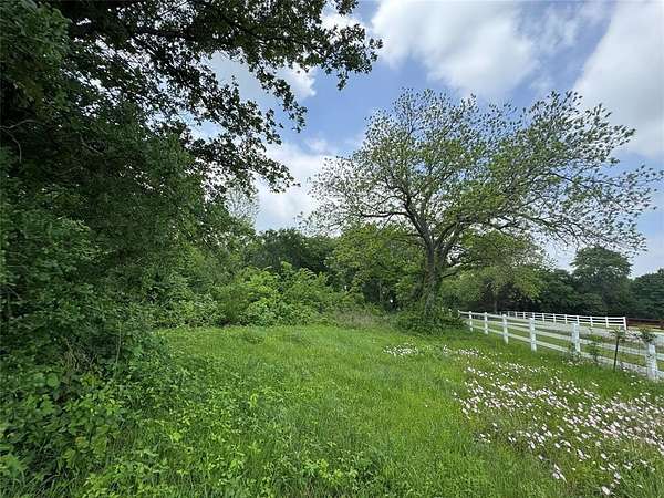 5 Acres of Residential Land for Sale in Whitesboro, Texas