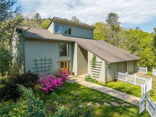 17 Acres of Land with Home for Sale in Mineral Bluff, Georgia