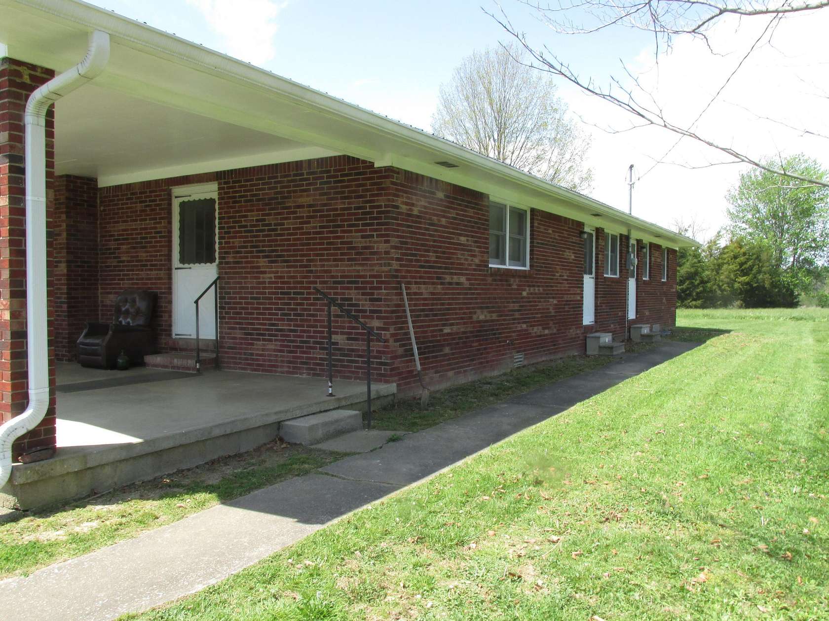 39 Acres of Land with Home for Sale in Jeffersonville, Kentucky