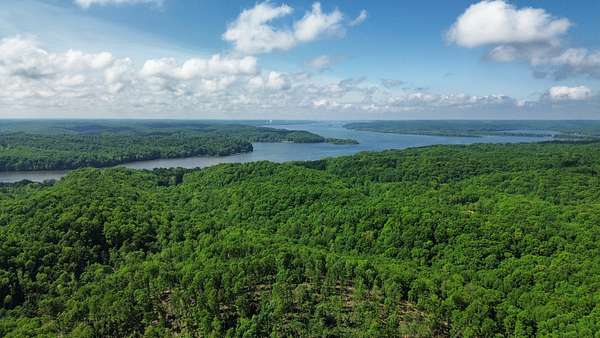 15.9 Acres of Recreational & Residential Land for Sale in Waverly, Tennessee