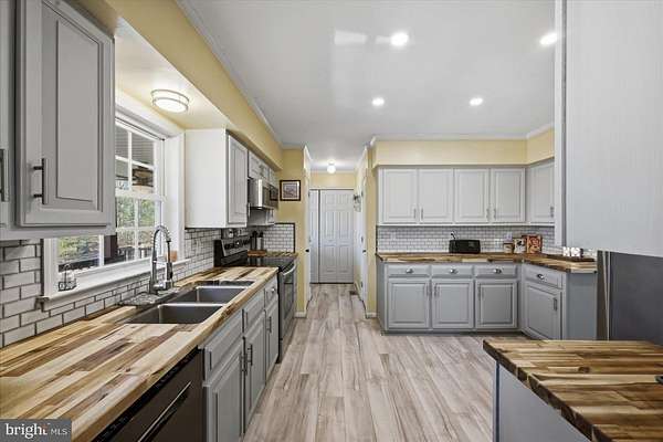 10 Acres of Land with Home for Sale in Milford, Virginia