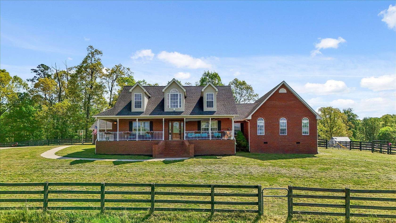 10 Acres of Land with Home for Sale in Ringgold, Georgia