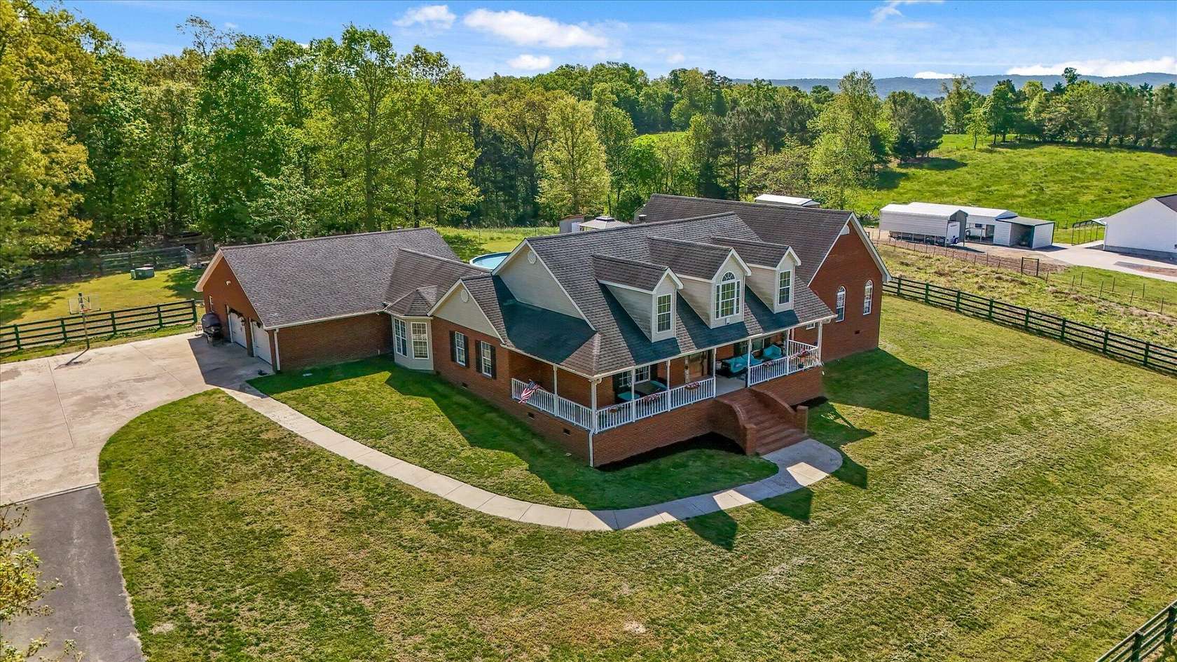10 Acres of Land with Home for Sale in Ringgold, Georgia